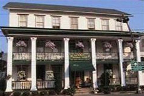 The National Hotel Frenchtown Екстериор снимка